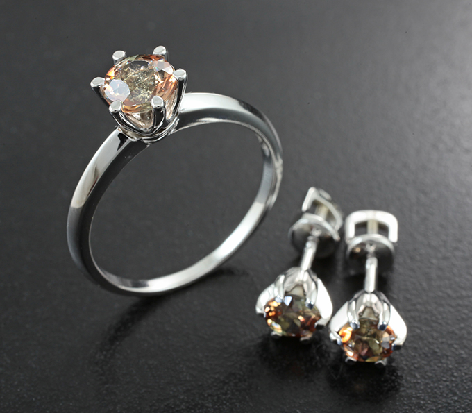 Золото Комплект с андалузитами 1,92 карата