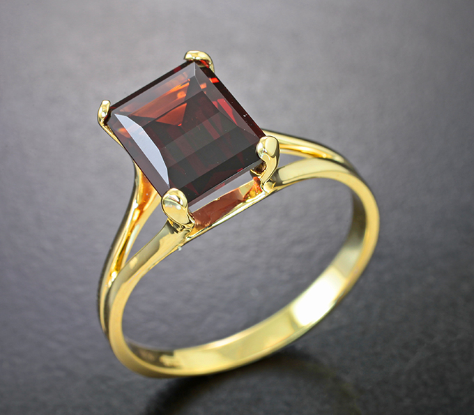 Золото Кольцо с родолитом 3,76 карата