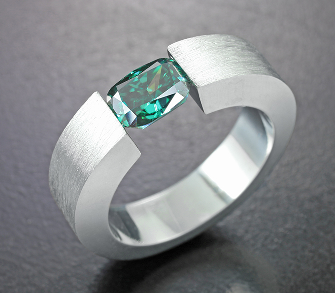 Серебро 925 Кольцо с чистейшим неоново-зеленым муассанитом 1,43 карата