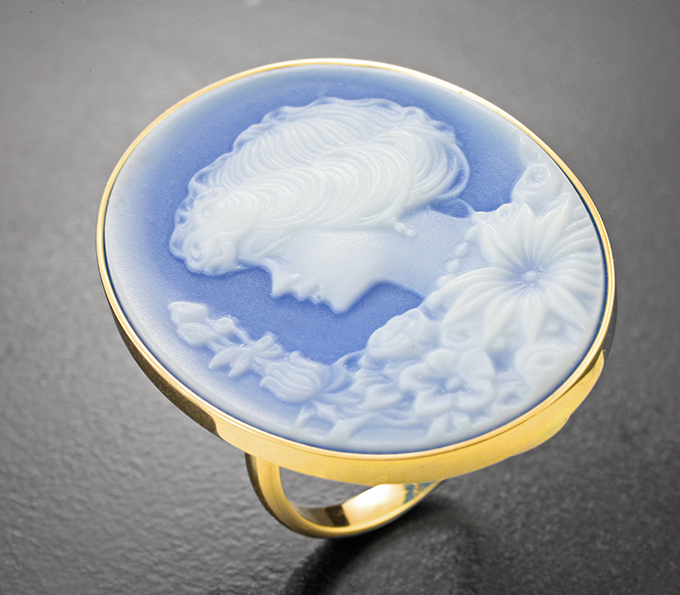 Золото Кольцо с агатовой камеей на халцедоне 22,98 карата