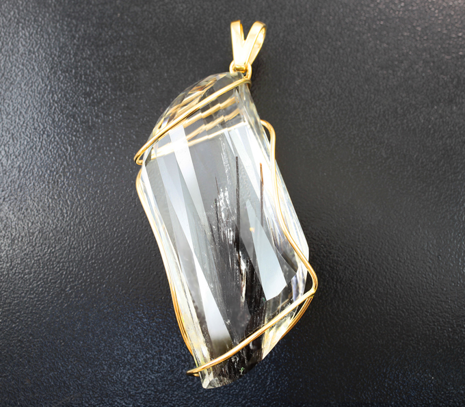 Золото Кулон с кварцем авторской огранки с включением турмалина 155,34 карата