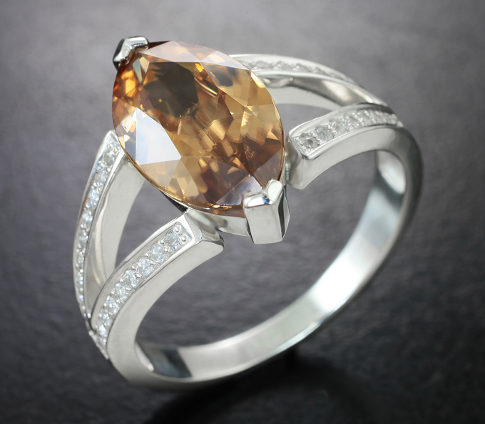 Серебро 925 Кольцо с цирконом высокой чистоты авторской огранки и бесцветными цирконами