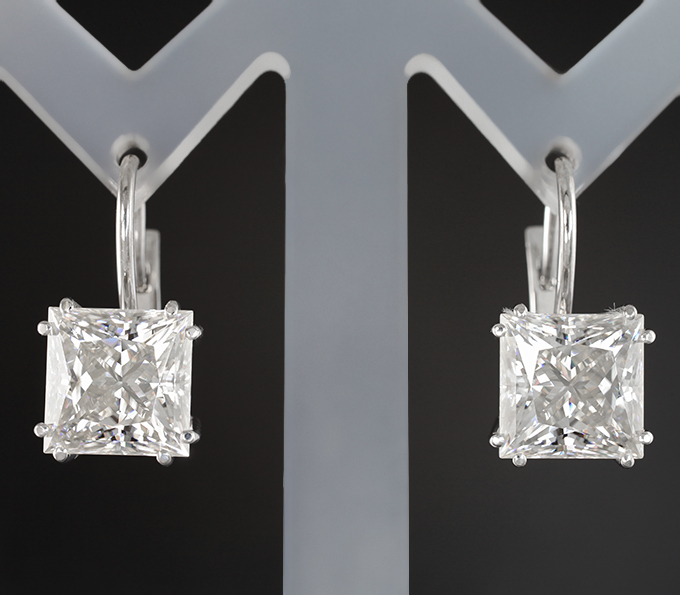 Золото Серьги с крупными муассанитами высокой чистоты 8 карат