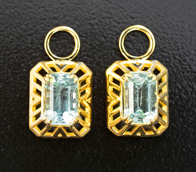 Золото Серьги с голубовато-зелеными бериллами 1,5 карата