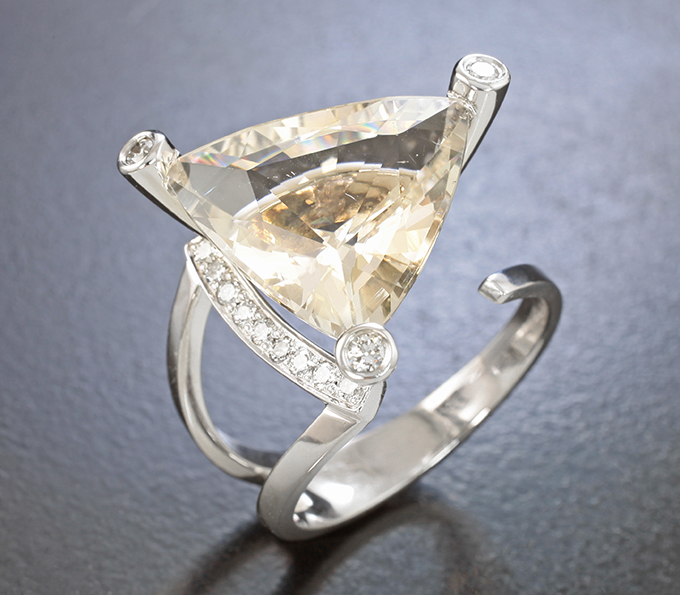 Золото Кольцо с пастельно-желтым бериллом 7,89 карата и бриллиантами
