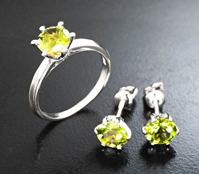 Золото Комплект с перидотами высокой чистоты 3,53 карата