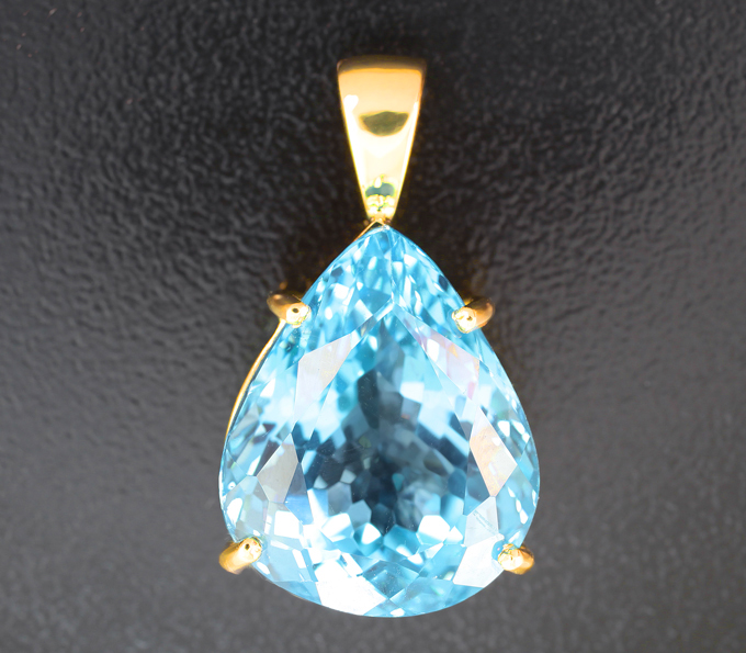 Золото Кулон с крупным топазом 21,94 карата