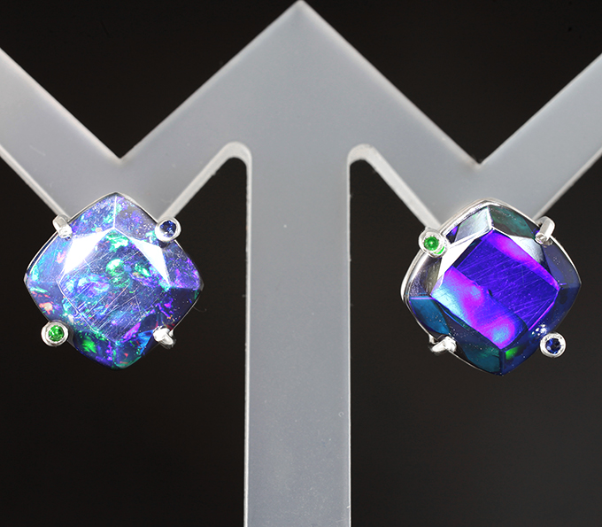 Серебро 925 Пусеты с ограненными черными опалами 6,5 карата, синими сапфирами и цаворитами 