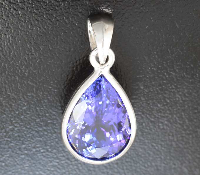 Золото Кулон с танзанитом 8,27 карата