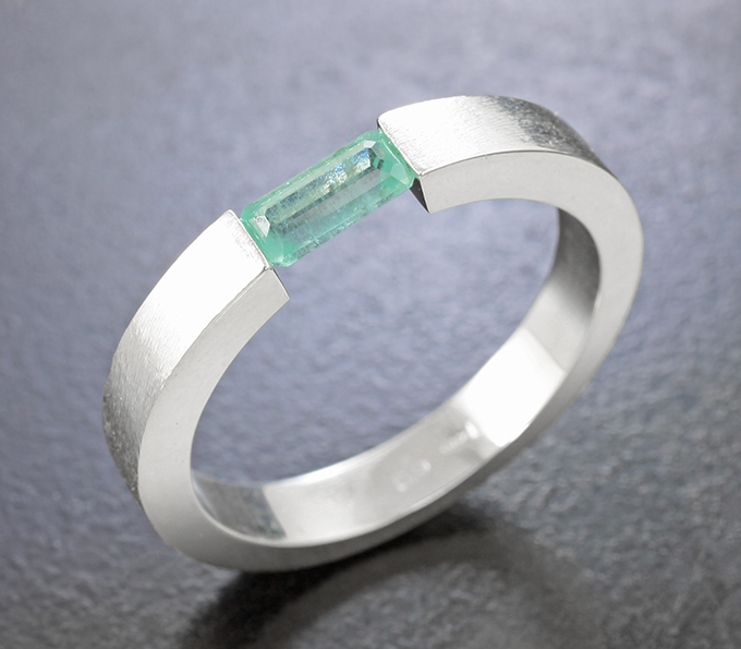 Серебро 925 Кольцо с изумрудом 0,38 карата