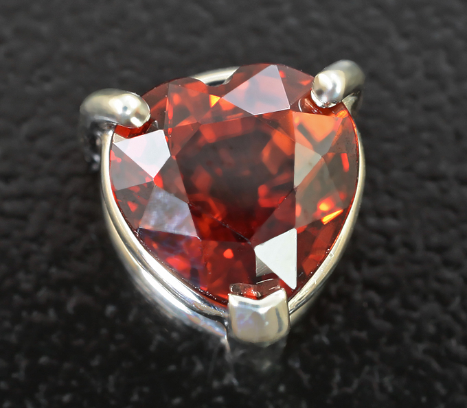 Серебро 925 Кулон с чистейшим оранжевым цирконом 1,94 карата