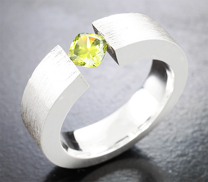 Серебро 925 Кольцо с уральским демантоидом 0,54 карата