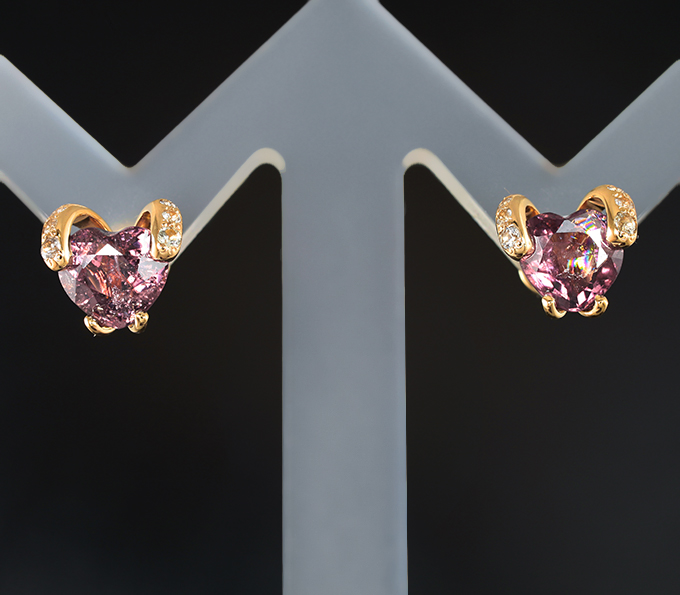 Золото Пусеты со шпинелями падпараджа 2,39 карата и лейкосапфирами