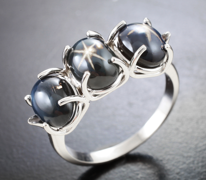 Золото Кольцо со звездчатыми сапфирами 9,75 карата