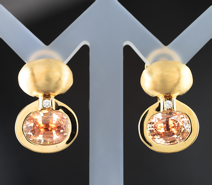 Золото Серьги с ограненными солнечными камнями 6,81 карата и бриллиантами