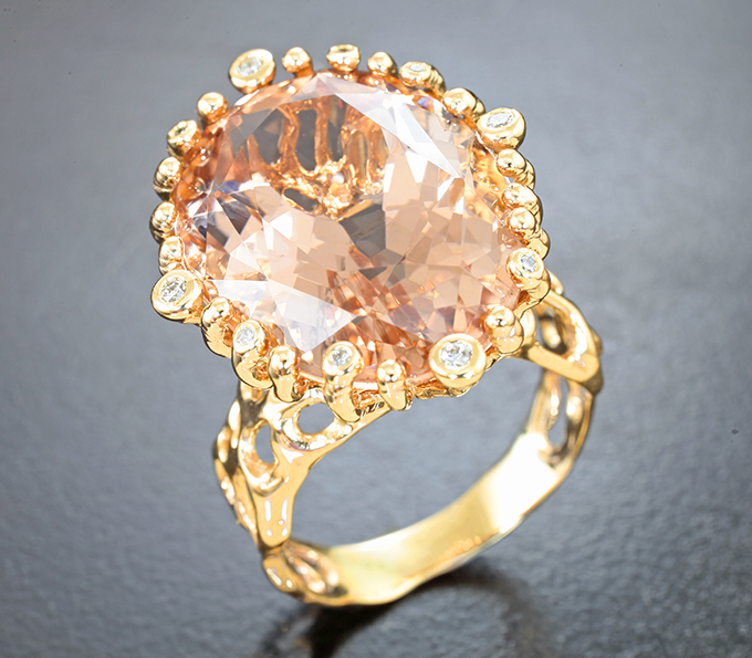 Золото Кольцо с морганитом высокой чистоты 20,86 карата и бриллиантами