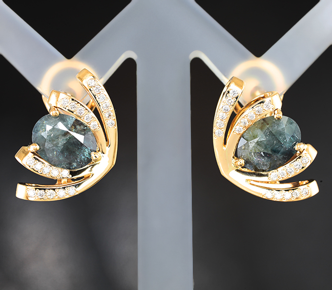 Золото Серьги с уральскими александритами 5,34 карата и бриллиантами