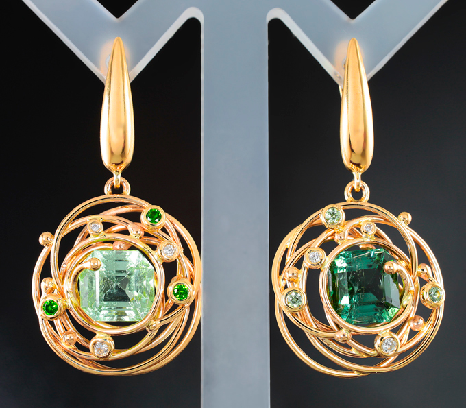 Золото Серьги с турмалинами 7,52 карата, сапфирами, диопсидами и бриллиантами