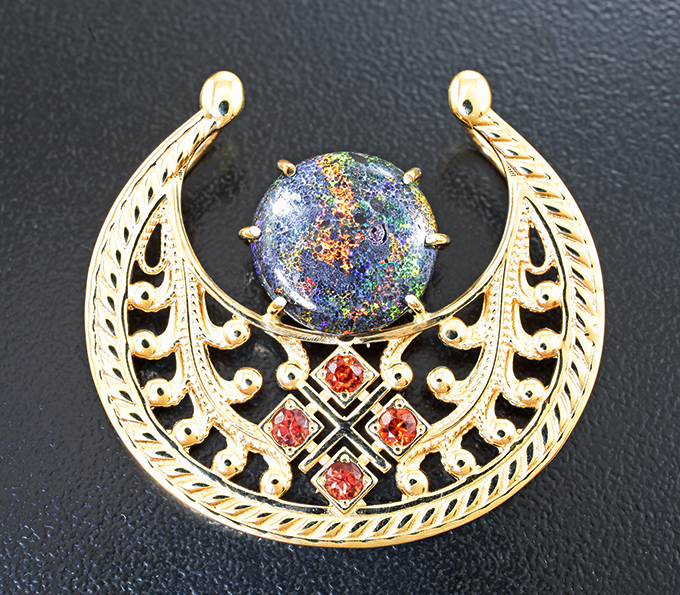 Золото Кулон с австралийским «матричным» опалом 4,59 карата и сапфирами