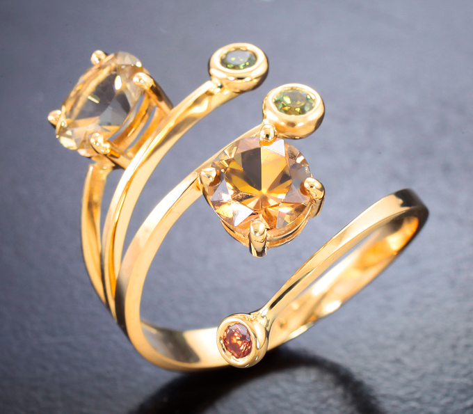 Золото Кольцо с желтыми цоизитами высокой чистоты 1,69 карата, оранжевым и зелеными сапфирами