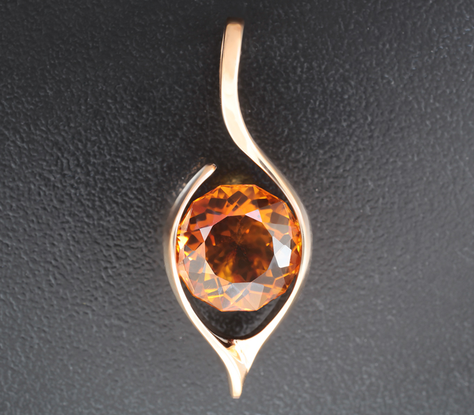 Золото Кулон с чистейшим цитрином авторской огранки 4,72 карата