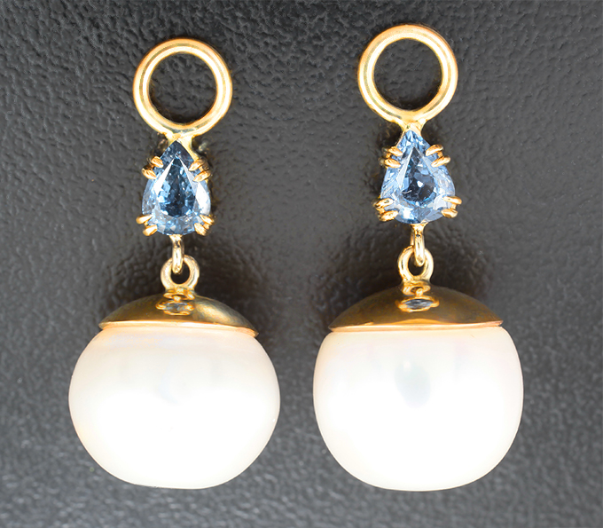 Золото Подвески для серег с синими шпинелями 0,94 карата и крупным морским жемчугом 25,46 карата