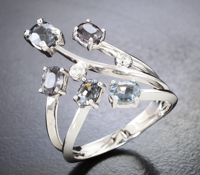 Золото Кольцо  cо шпинелями пастельных цветов 2,3 карата и бриллиантами