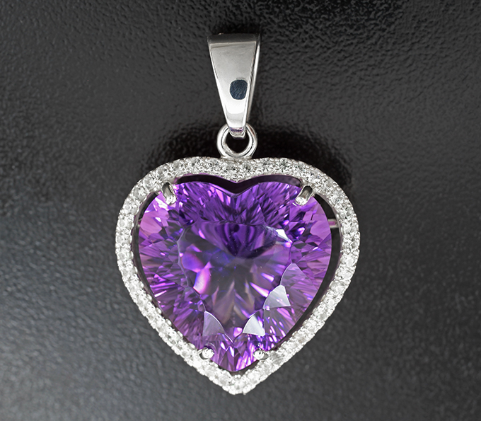 Серебро 925 Кулон с чистейшим аметистом лазерной огранки 26,43 карата и бесцветными цирконами