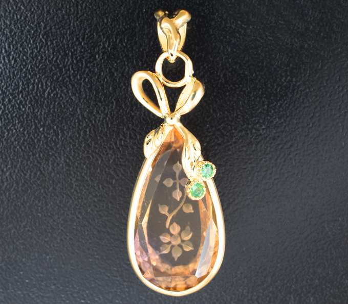 Золото Кулон с резным аметрином 12,83 карата и демантоидами гранатами