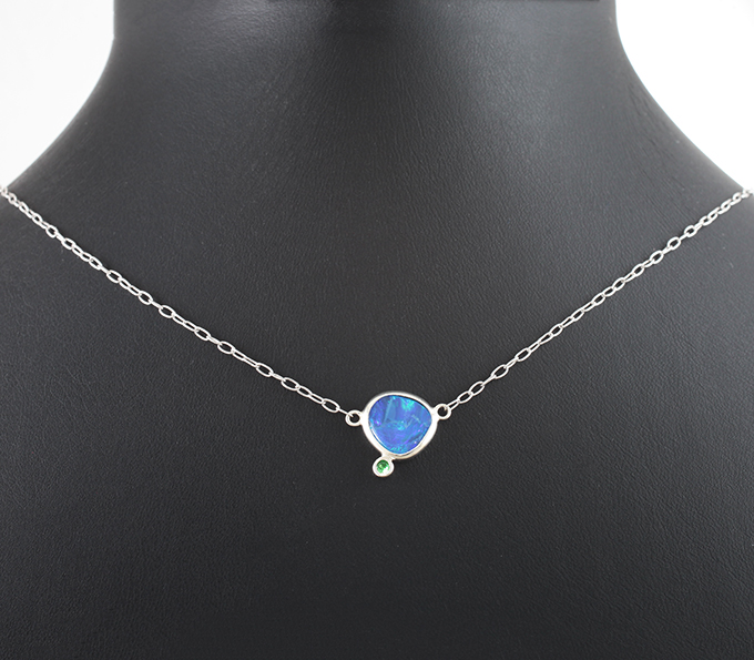 Серебро 925 Колье с австралийским дублет опалом 1,84 карата и цаворитом