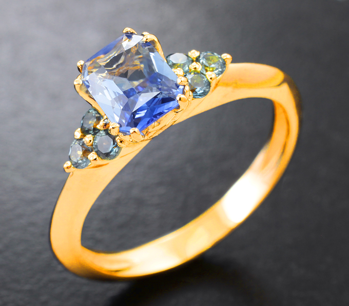 Золото Кольцо с голубыми сапфирами 0,79 карата