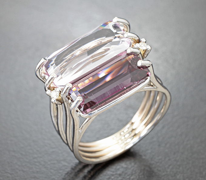 Золото Кольцо cо скаполитом редкой огранки 3,25 карата, кунцитом и бриллиантам