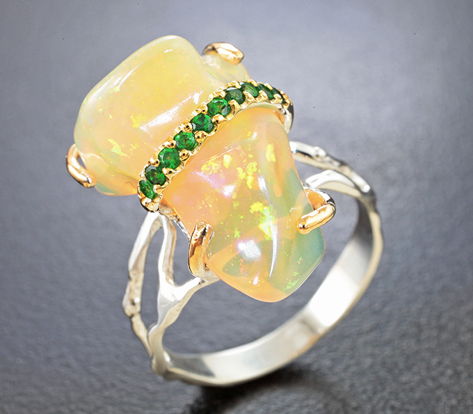 Серебро 925 Кольцо с кристаллическим эфиопским опалом 9,87 карата и цаворитами