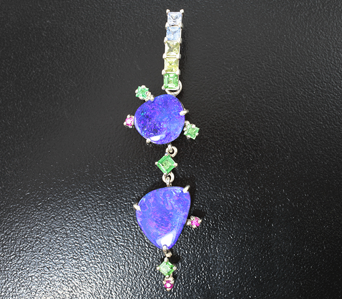 Серебро 925 Кулон с австралийскими дублет опалами 5,59 карата, разноцветными сапфирами, рубинами и цаворитами