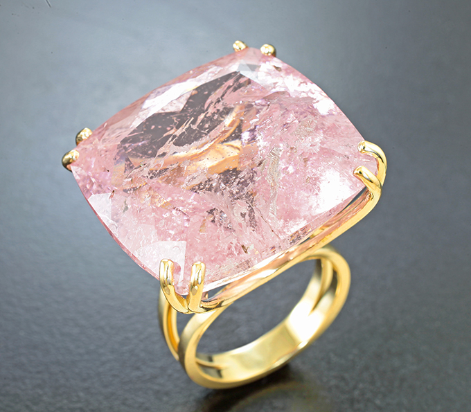 Золото Кольцо с насыщенным морганитом эксклюзивного размера 65,23 карата