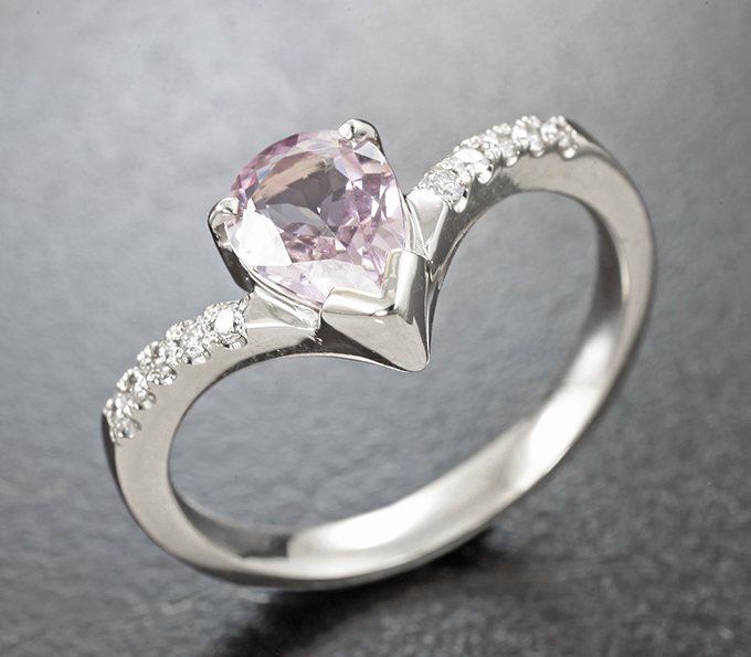 Кольцо с чистейшим розовато-пурпурным диаспором 1,16 карата и бриллиантами