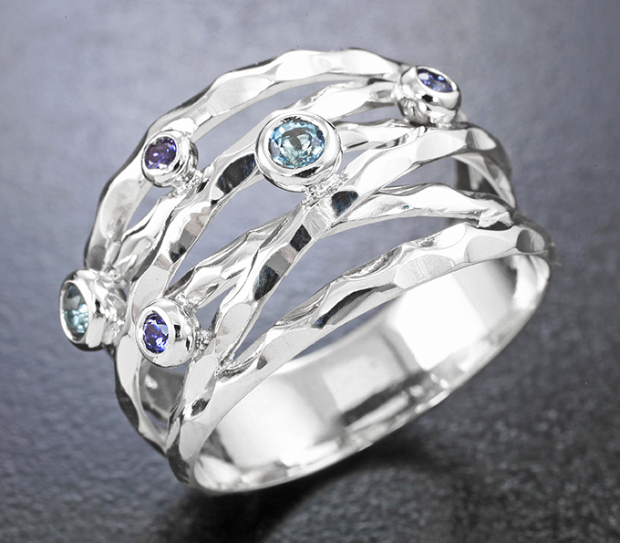 Золото Кольцо с аквамаринами и синими сапфирами