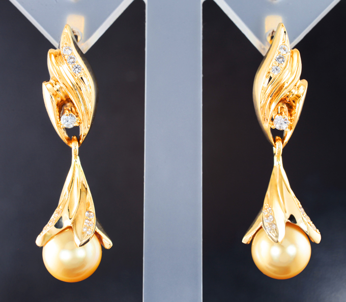 Золото Серьги с золотистым морским жемчугом 7,05 карата и лейкосапфирами