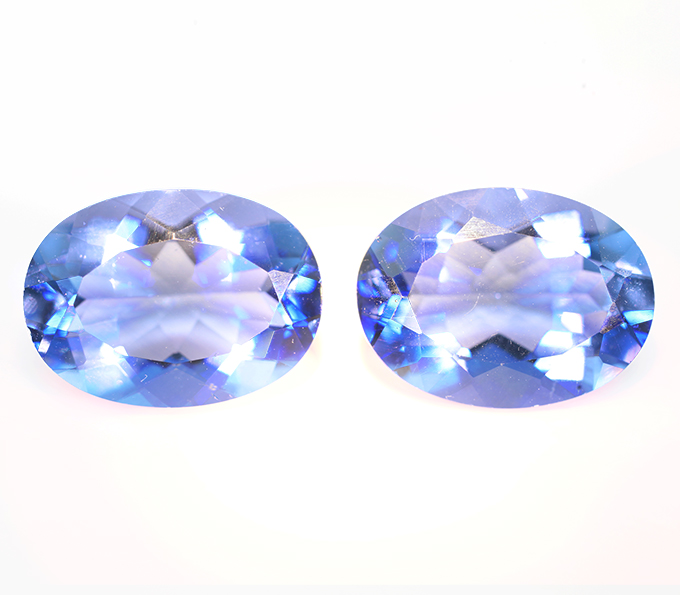 Крупная пара флюоритов со сменой цвета 17,05 карата