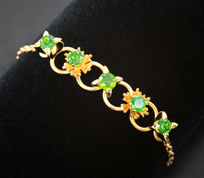 Золото Браслет с уральскими демантоидами 2,07 карата