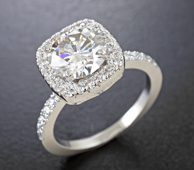 Золото Кольцо с муассанитами