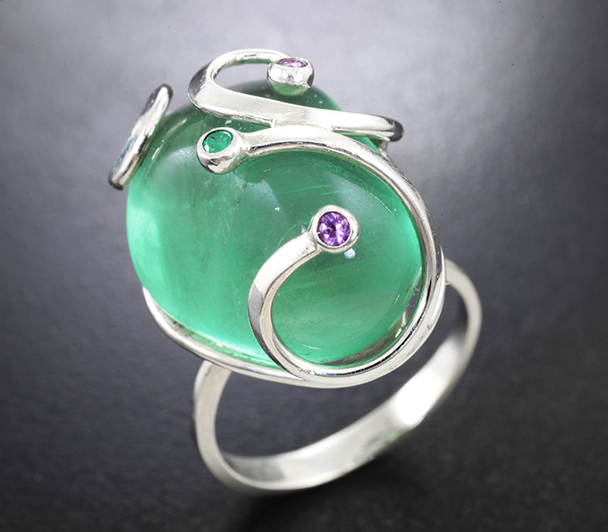 Серебро 925 Кольцо с зеленым флюоритом 37,83 карата, аметистами и изумрудами
