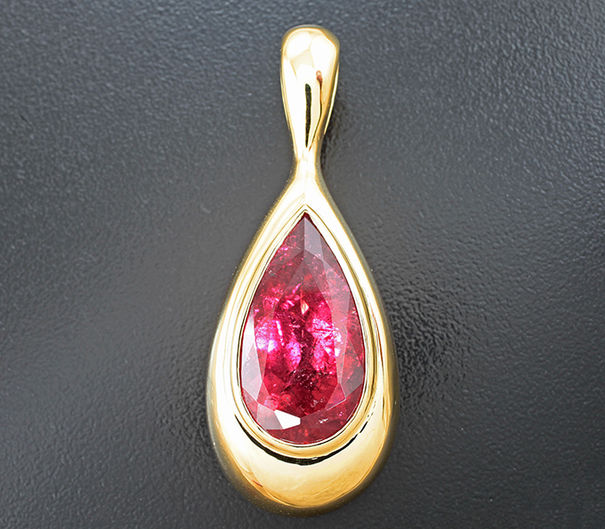 Золото Кулон с крупным рубеллитом 16,95 карата