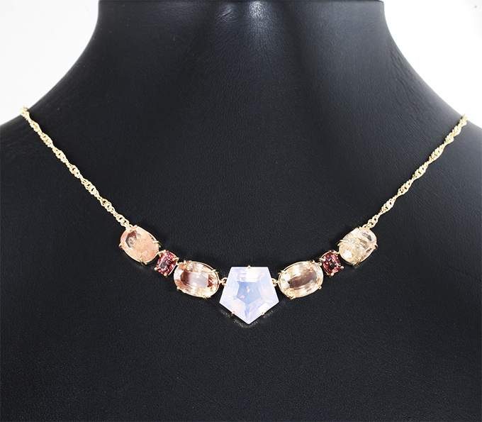 Золото Колье с лавандовым аметистом 10,41 карата, ограненными орегонскими солнечными камнями и оранжевыми шпинелями