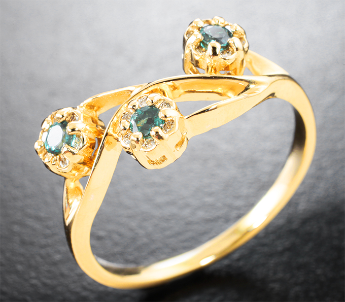 Золото Кольцо с уральскими александритами 0,26 карата и бриллиантами