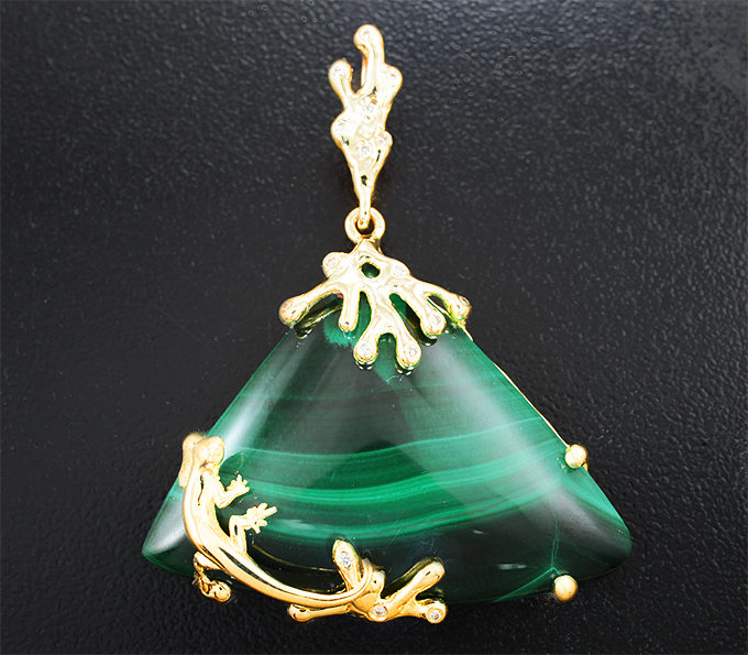 Золото Кулон с уральским малахитом 47,72 карата и бриллиантами