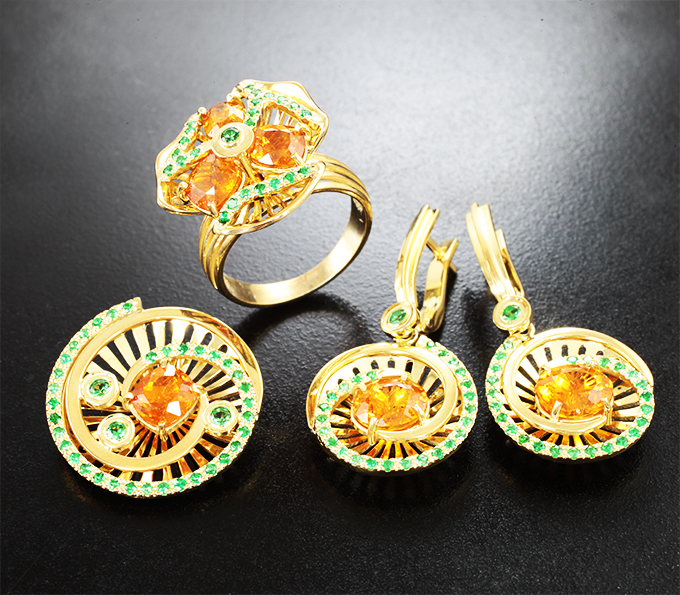 Серебро 925 Комплект с клиногумитами 8,23 карата и цаворитами 