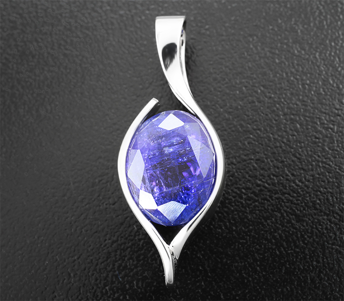 Золото Кулон с крупным насыщенным танзанитом 7,39 карата