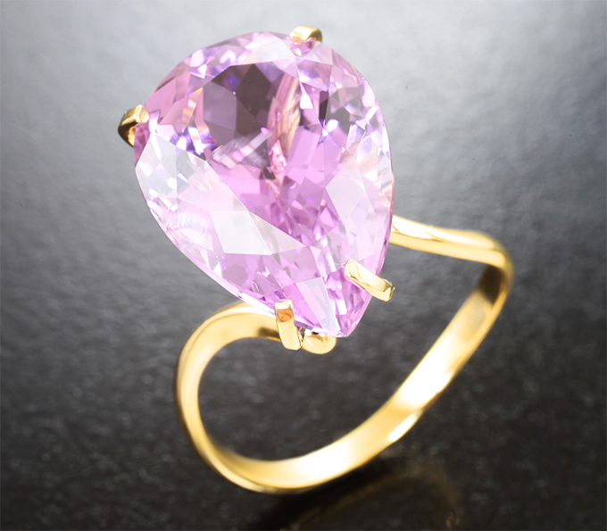 Золото Кольцо с насыщенным кунцитом топового цвета 13,08 карата