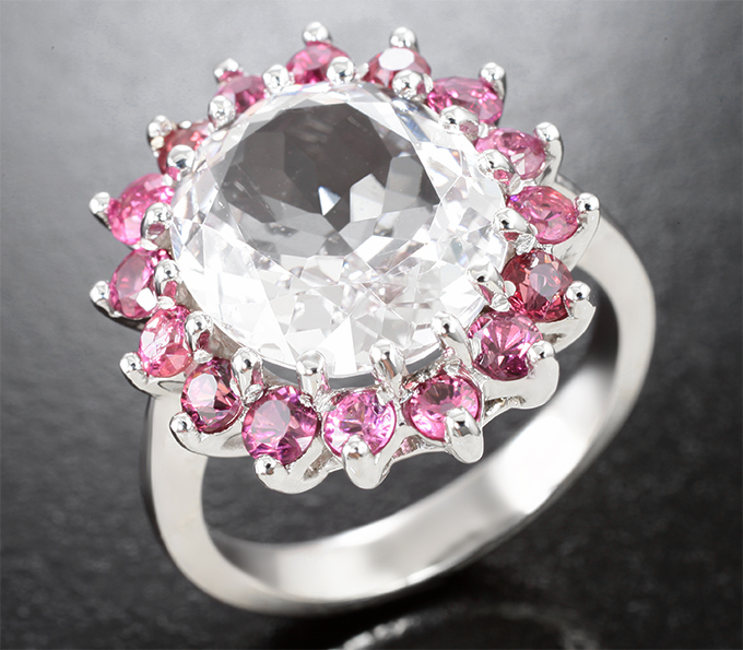 Золото Кольцо с данбуритом высокой чистоты 5,53 карата и розовыми шпинелями